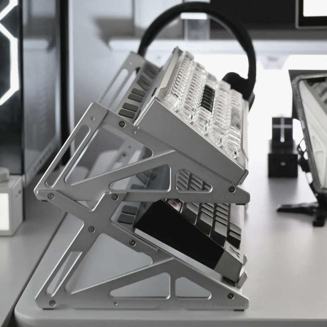 KT75/KT108 Apex Keyboard Display Stand – CNC Aluminum Keyboard Throne